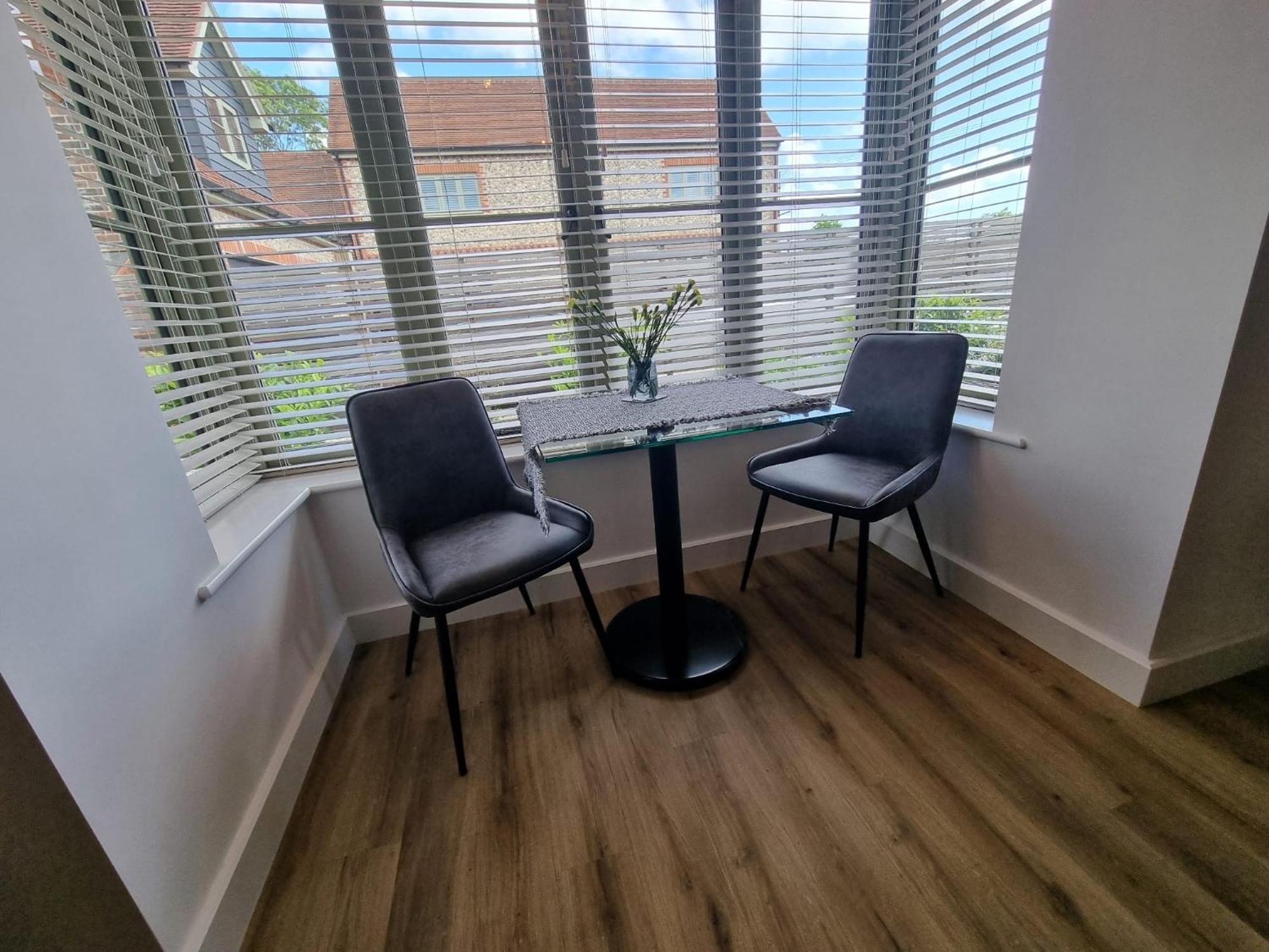 Blundens Kellingley Apartamento Chichester Exterior foto